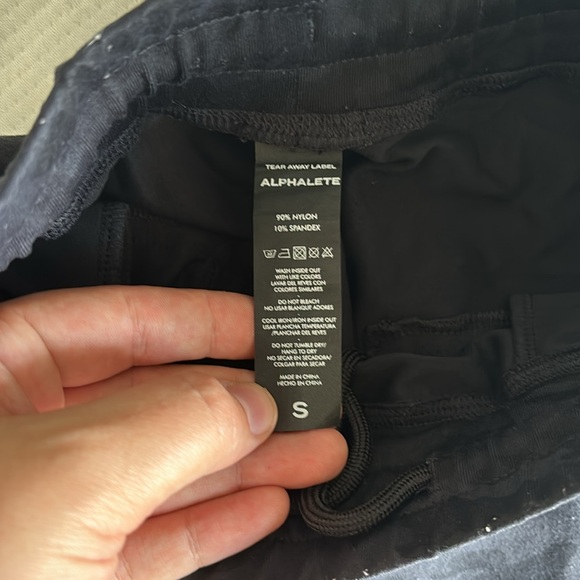 Men’s Alphalete Camo Joggers - Picture 5 of 5